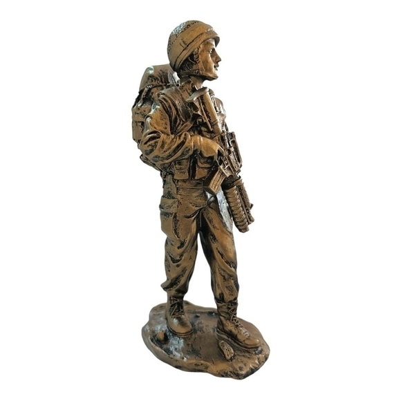 Trooper Sculpture Reporting Fighting Soldier with Gun Statue Display Figurine - Picture 3 of 8